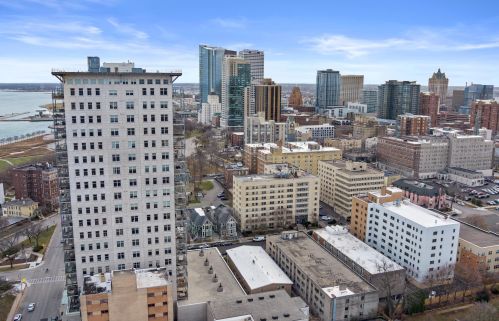 1313 Franklin Pl, Milwaukee WI  53202-2980 exterior