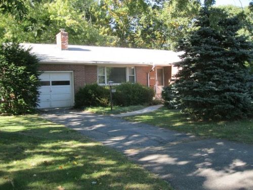 28 Doyle Ave, Springfield, MA 01104-1105
