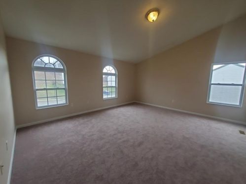 134 Nottingham Dr, Pittsburgh PA 15235-5120 exterior