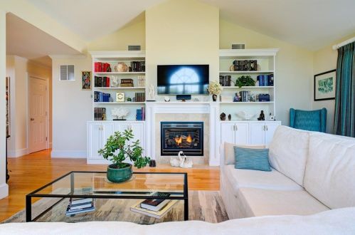 414 Corey Ln, Middletown RI 02842-5659 exterior