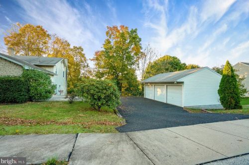 2031 Sunnyside Ave, Pottstown PA  19464-3026 exterior