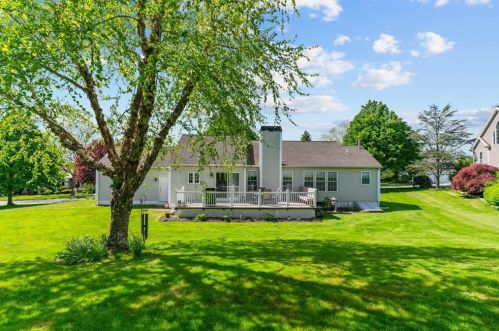 65 Carriage Trl, Middletown RI 02842-7251 exterior