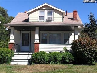 347 248th St, Cleveland OH  44123-1438 exterior
