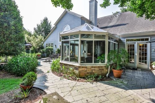 335 Craighead Dr, Atlanta GA 30319-1086 exterior