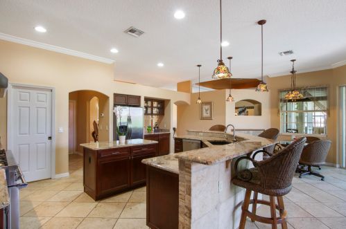 2718 Eagle Dr, Fort Pierce FL 34984-8913 exterior