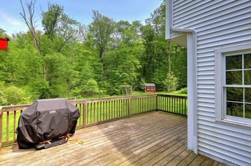 328 Southbury Rd, Roxbury CT 06783-1723 exterior