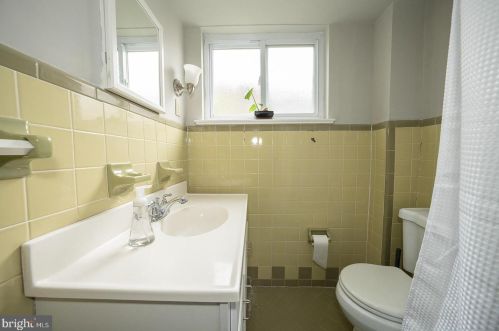 1309 Dickinson St, Philadelphia PA 19147-6221 exterior