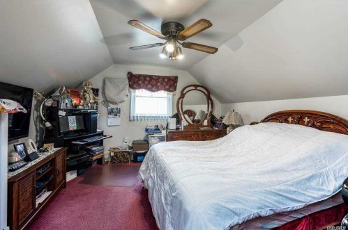 47 Carl St, Valley Stream NY 11580-4035 exterior