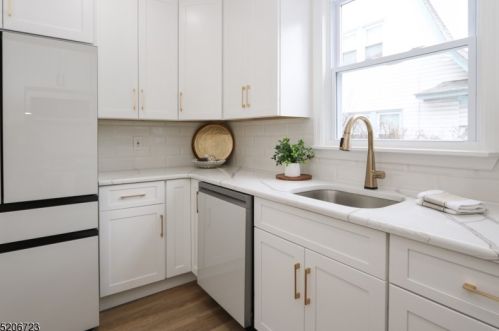 4 Hollywood Ave, Montclair NJ  07042-4306 exterior