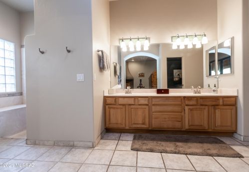 5575 Camino De Oeste, Tucson AZ 85742-9676 exterior