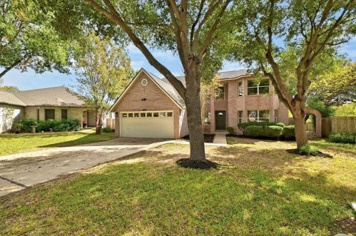 8029 Evadean Cir, Austin TX 78745-8004 exterior