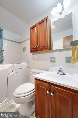 12722 Holdridge Rd, Silver Spring MD 20906-3830 exterior