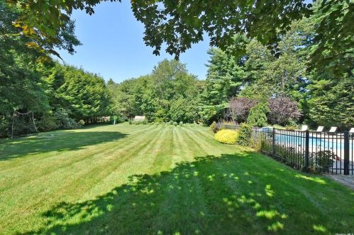 29 Kendrick Ln, Huntington Station NY 11746-7829 exterior