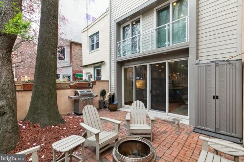 128 Bainbridge St, Philadelphia PA  19147-2402 exterior