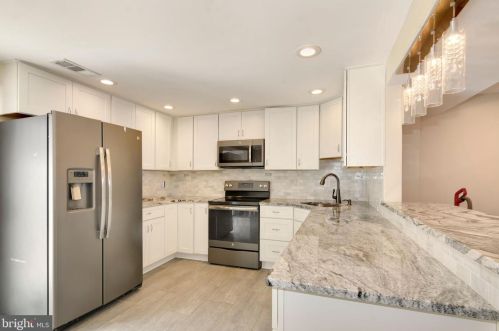 6463 Lacrosse Ln, Glen Burnie MD 21061-8823 exterior