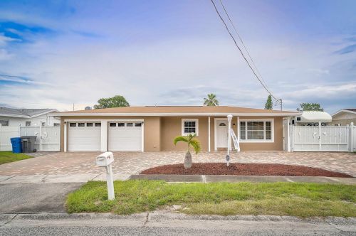 5811 Liverpool Dr, Tampa, FL 33615-3727