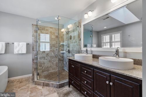 11207 Pavilion Club Ct, Herndon VA exterior