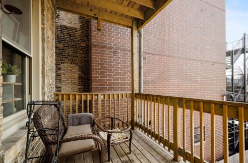 2317 Roscoe St, Chicago IL 60641-4647 exterior