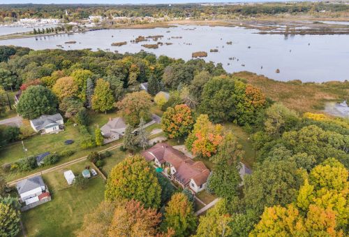 224 Elizabeth St, Sylvan Beach MI 49461-1311 exterior