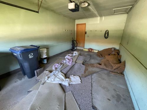 901 Cedar Ave, Waukegan IL 60085-7063 exterior