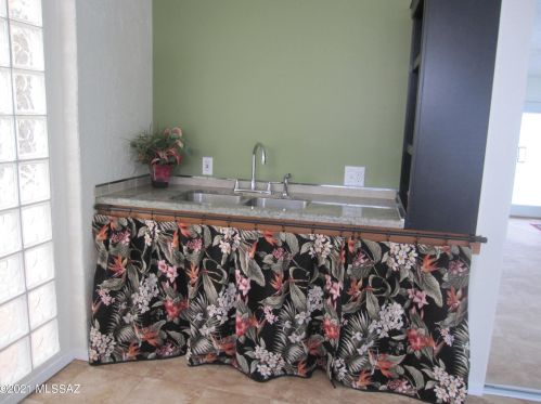 735 Abrego Dr, Green Valley AZ 85614-3637 exterior