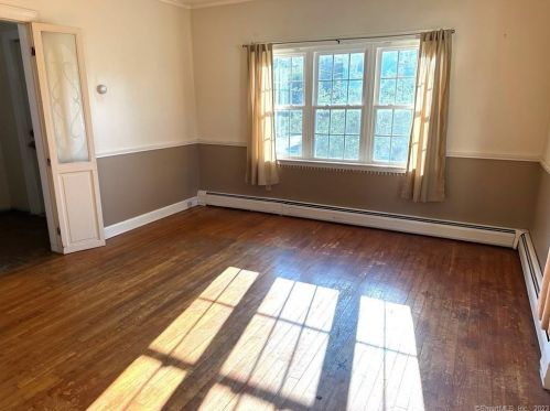 182 Quinnipiac Ave, North Haven CT 06473-3627 exterior