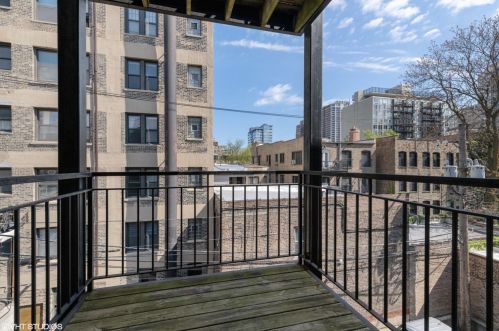 512 Barry Ave, Chicago IL 60657-5417 exterior