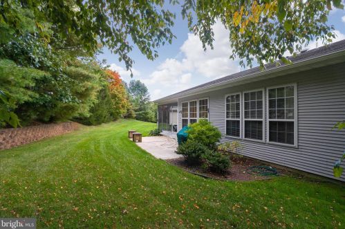 5 Taylor Ct, Columbus NJ  08022-2339 exterior