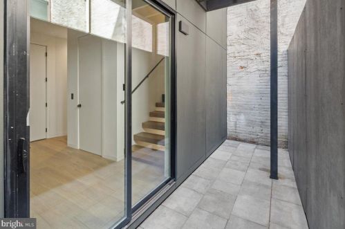 1355 Kater St, Philadelphia PA 19147-1817 exterior