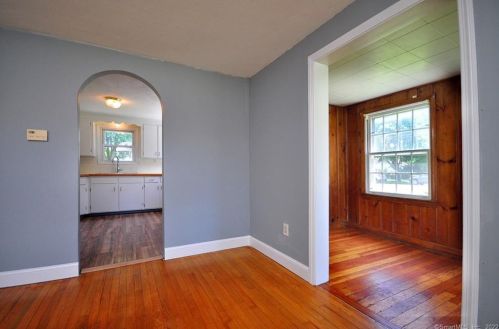 184 St, Windsor CT 06095-2412 exterior