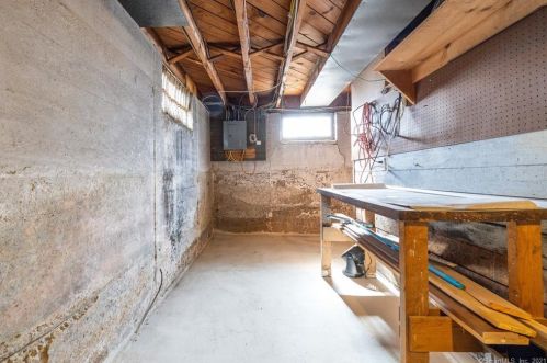 15 Dogwood Pl, Milford CT 06460-4930 exterior