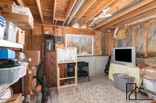 806 Grindle Dr, Lowell MI 49331-9326 exterior