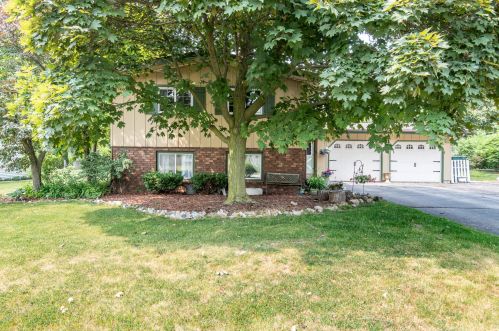 8632 Bottsford Ave, Milwaukee, WI 53228-2838