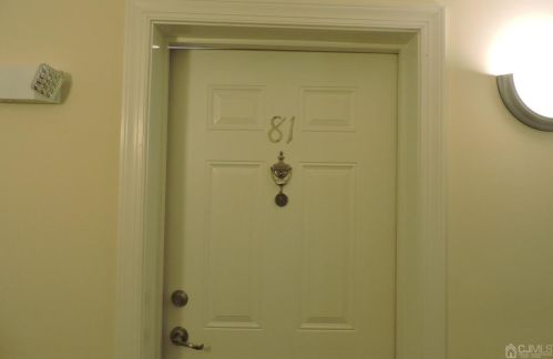 81 Liddle Ave, Edison NJ  08837-3152 exterior