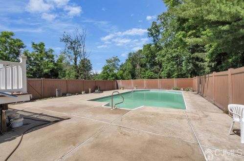 48 Farmhaven Ave, Edison NJ 08820-3220 exterior