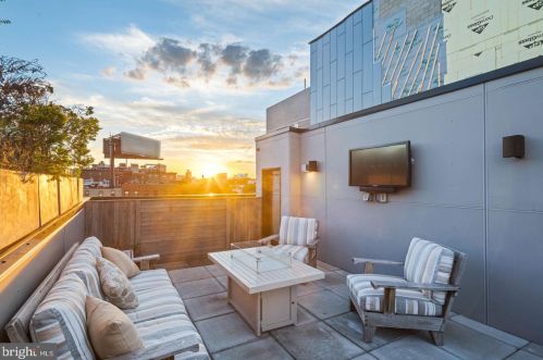 308 2nd St, Philadelphia PA 19133-0040 exterior