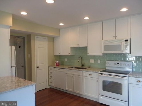 5616 Ridge View Dr, Alexandria VA  22310-1464 exterior