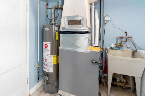 4615 Dodge St, Duluth MN 55804-1515 exterior