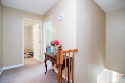 13 Gaylord Rd, Windsor Locks CT 06096-2815 exterior