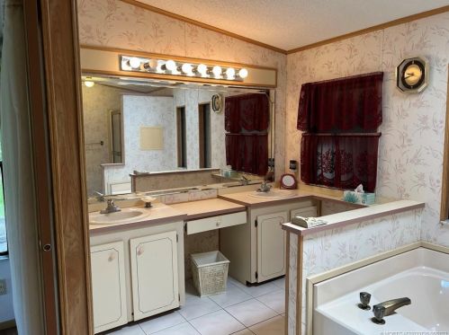 470 Natalie Dr, Fort Pierce FL 34952-7952 exterior