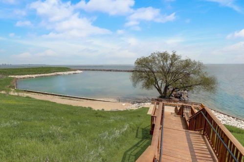 3862 Lake Dr, Milwaukee WI 53211-2446 exterior