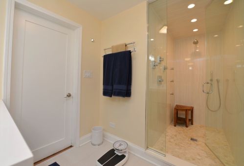 617 Dickens Ave, Chicago IL  60614-4401 exterior