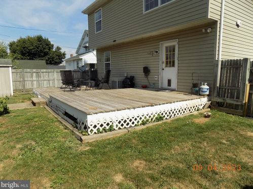 66 Prince St, Littlestown PA 17340-1323 exterior