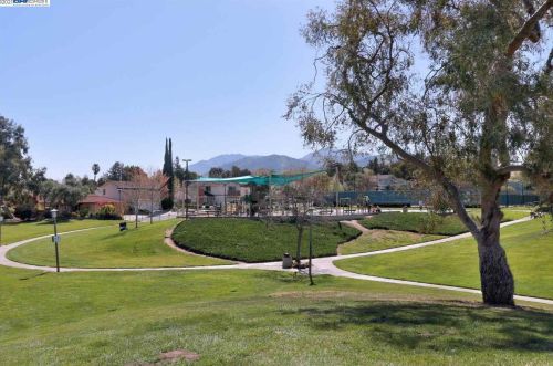 4410 Black Walnut Ct, Concord CA 94521-4320 exterior