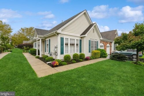 10 Goldfinch Dr, Trenton, NJ 08690-3573