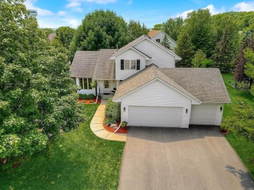 2465 Brinkhaus St, Chaska, MN 55318-1562