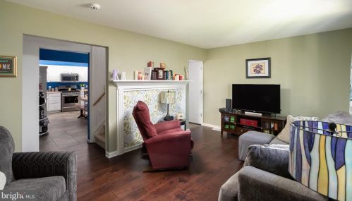 29 Soloff Dr, Trenton NJ 08610-4225 exterior