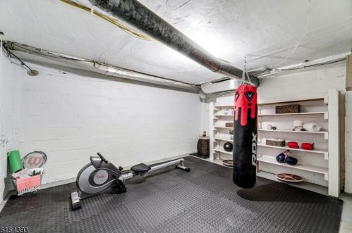 14 Lewis Dr, Maplewood NJ 07040-1005 exterior