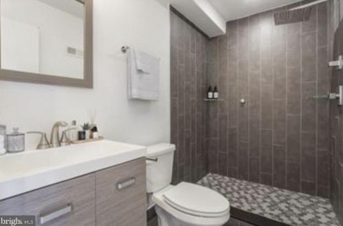 2123 Dickinson St, Philadelphia, PA 19146-4503