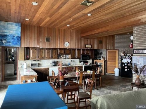 114 Pne St, Cliffside Park NJ 07010-1018 exterior